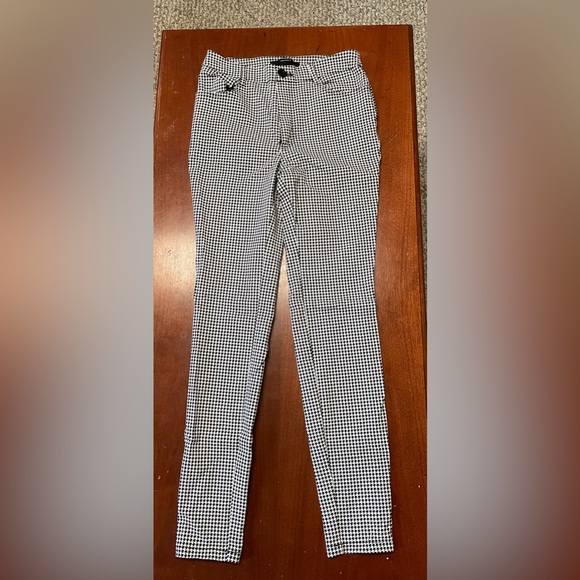 Forever 21 black and white pattern pants - Picture 1 of 3